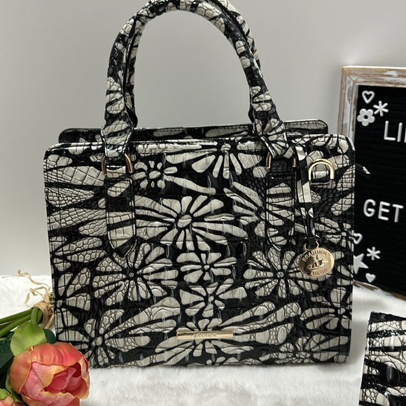 Brahmin Cami/Hanna wallet in Daisy Batik - Picture 4 of 17